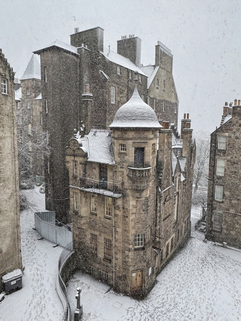 edinburgh under snow