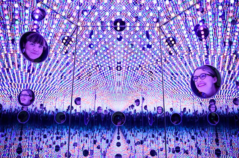 Yayoi-Kusama-mirror-room.jpg